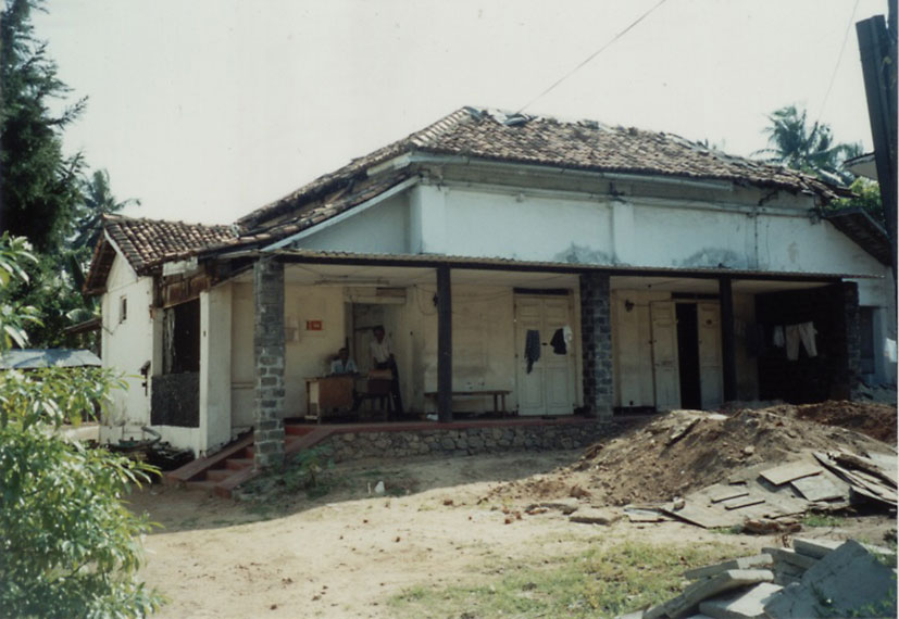 Mudaliyar Henry Fredrick’s ‘Walawwa’ at 116/1 Horton Place (near the Kynsey Road intersection) existed up to the turn of the century. In 2002 when this photograph was taken by the author, it was used by it’s present owners, Tudawe Brothers, as a warehouse and was partly demolished. The property has been since built on. The large garden which extended up to the road (where the above group photo was taken), now belongs to a residential block. Most of Henry Fredrick’s children and grand-children were born in a room in this house.